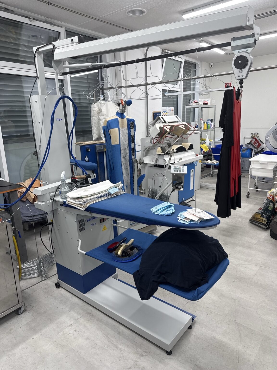 Bügeltechnik und Arbeitsbereich im REGIO Atelier